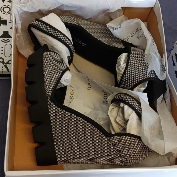 Bamboo - Picture 1 of 4